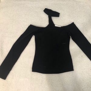 Chocker attached long black sleeve shirt